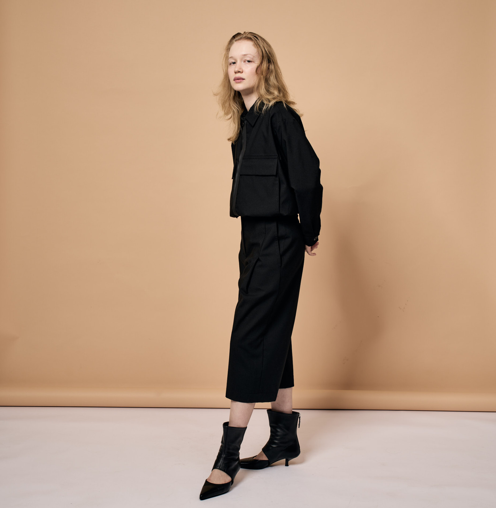 wool mid-calf pants b