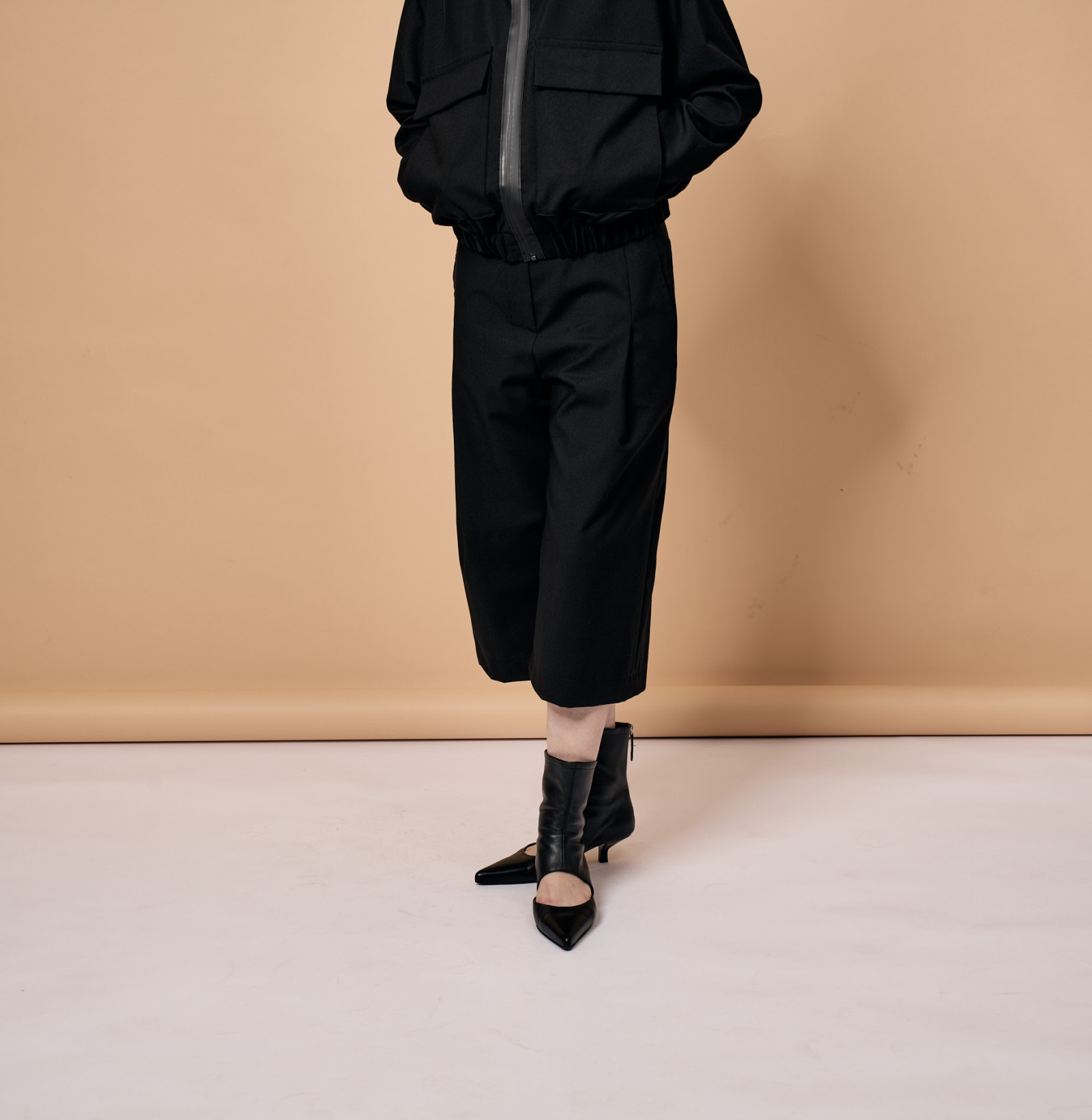 wool mid-calf pants b