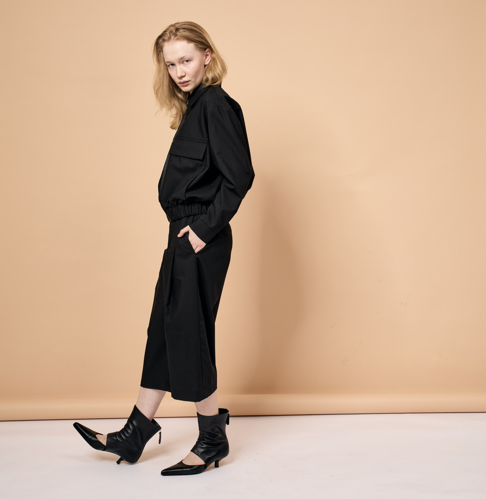 wool mid-calf pants b